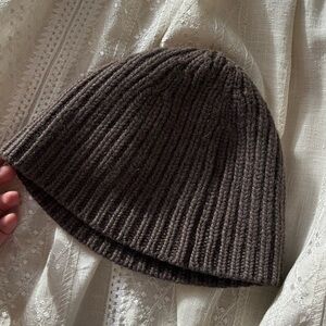 Club Monaco 100% Cashmere hat